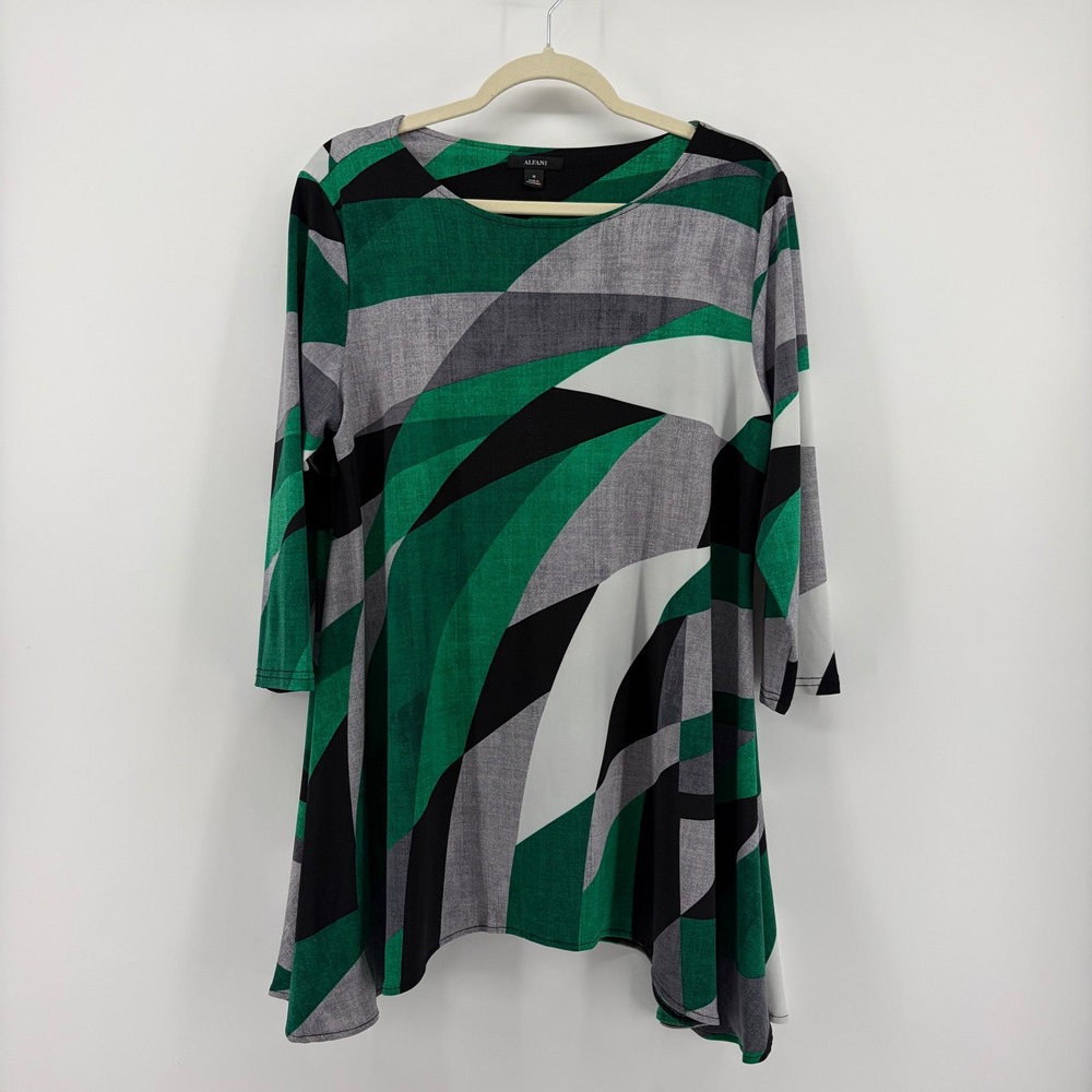 Alfani Size M Green Gray Black Abstract Geometric Tunic Sharkbite Hem 3/4 Sleeve